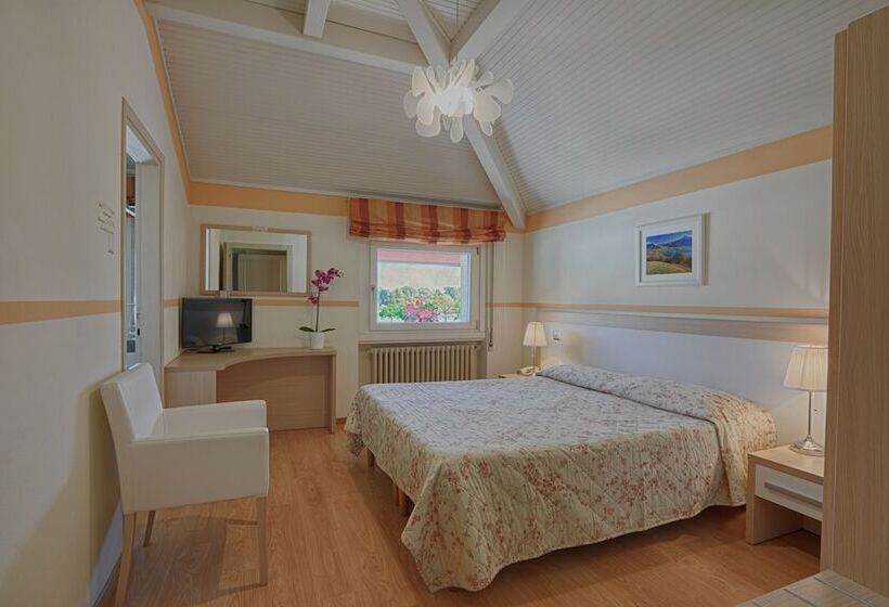 فندق Europa   Sorico