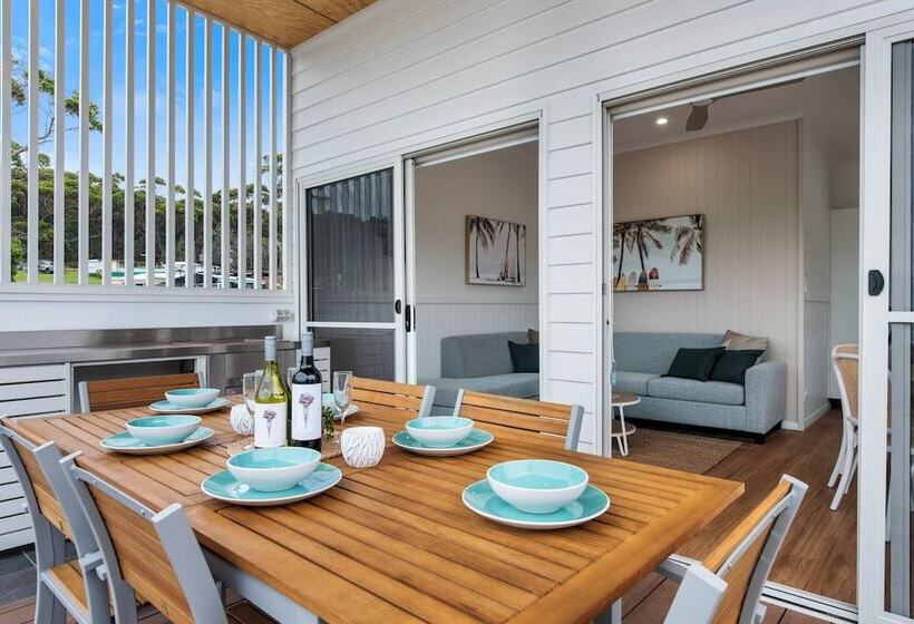 בית מלון כפרי Ingenia Holidays Merry Beach