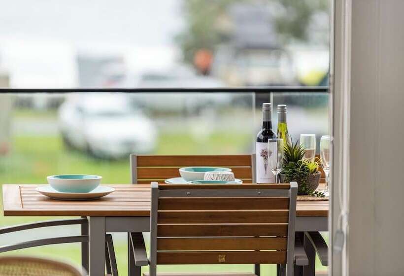 בית מלון כפרי Ingenia Holidays Merry Beach