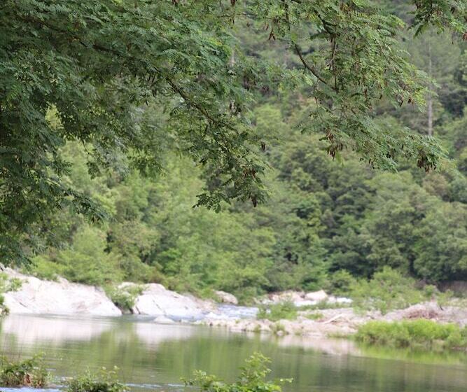 בית מלון כפרי Le Moulin Du Luech   Bulles Insolites