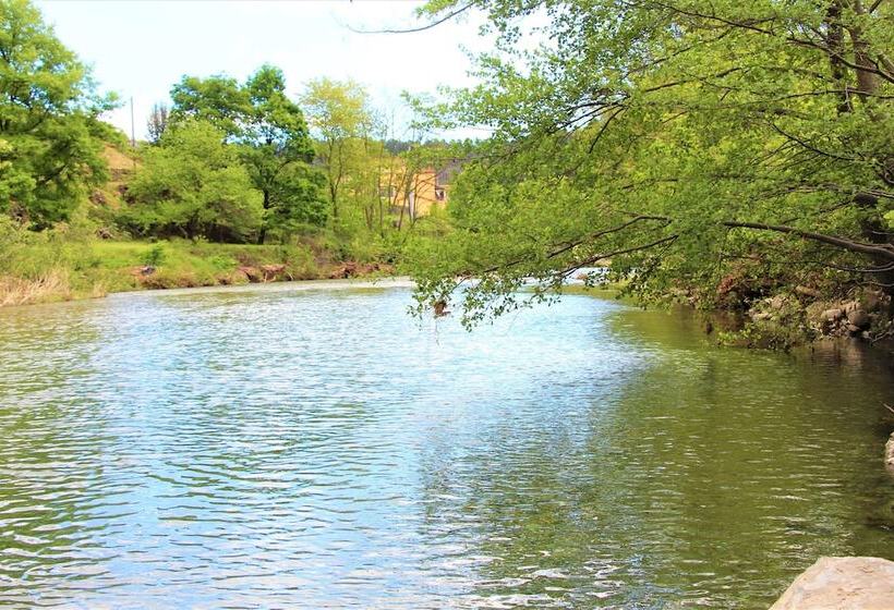בית מלון כפרי Le Moulin Du Luech   Bulles Insolites