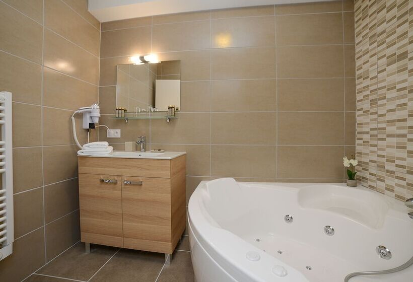 Отель Novalaise Plage