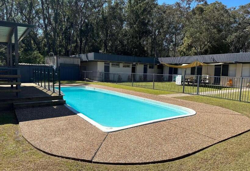 مُتل Bull And Bush