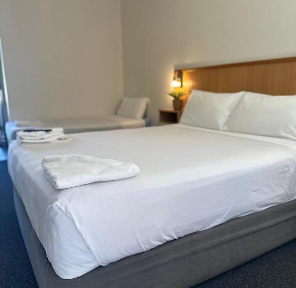 مُتل Bull And Bush