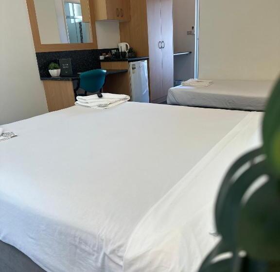 مُتل Bull And Bush