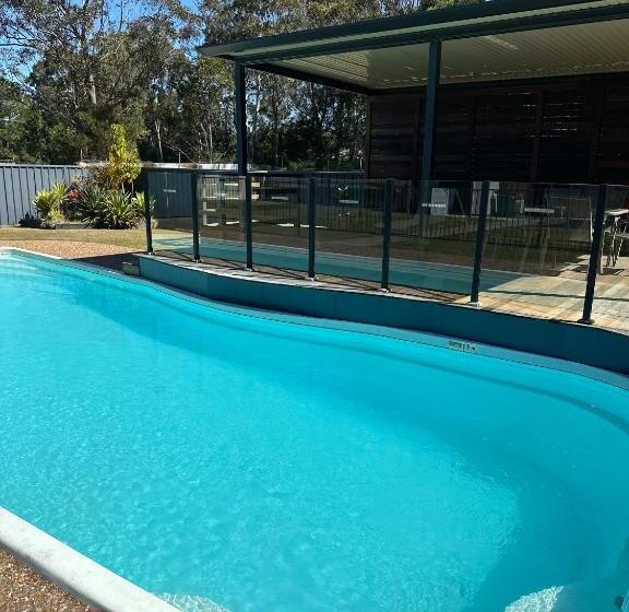 مُتل Bull And Bush