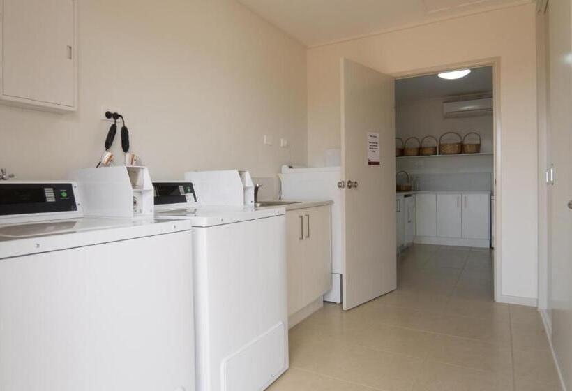 מוטל Cooper's Country Lodge