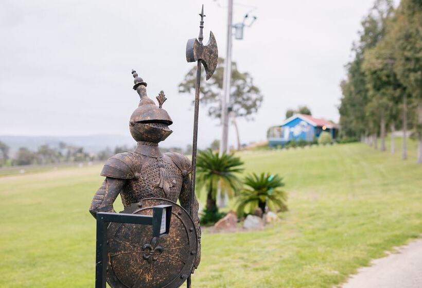 Outlook Hill Vineyard Cottages