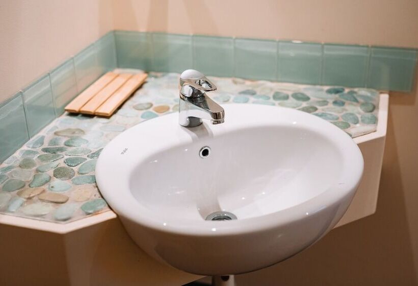 Outlook Hill Vineyard Cottages