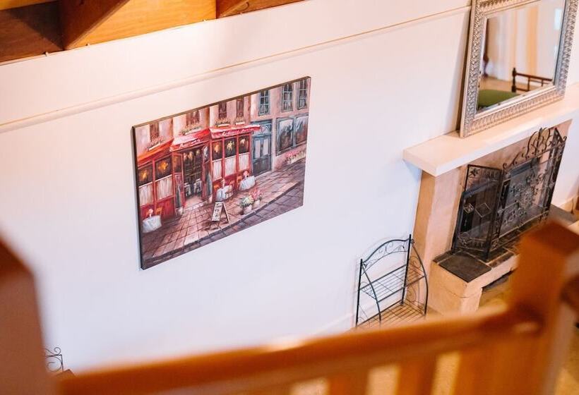 Outlook Hill Vineyard Cottages