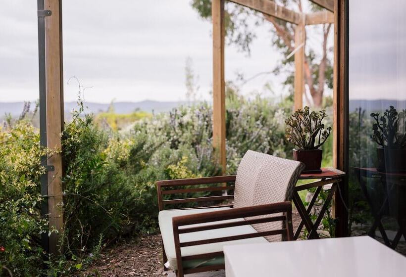 Outlook Hill Vineyard Cottages