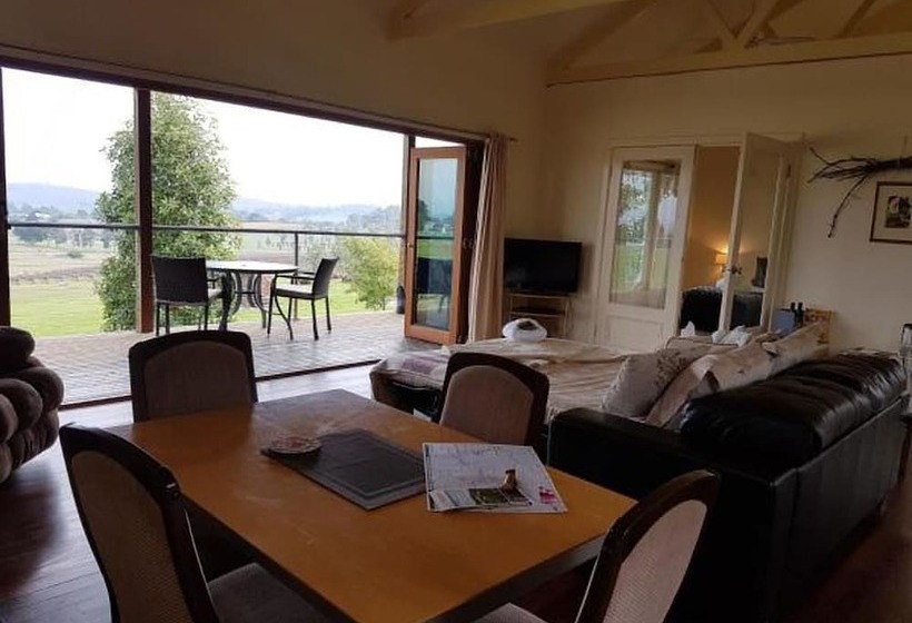 Outlook Hill Vineyard Cottages