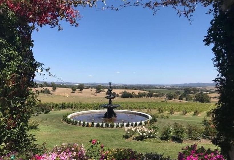 Outlook Hill Vineyard Cottages