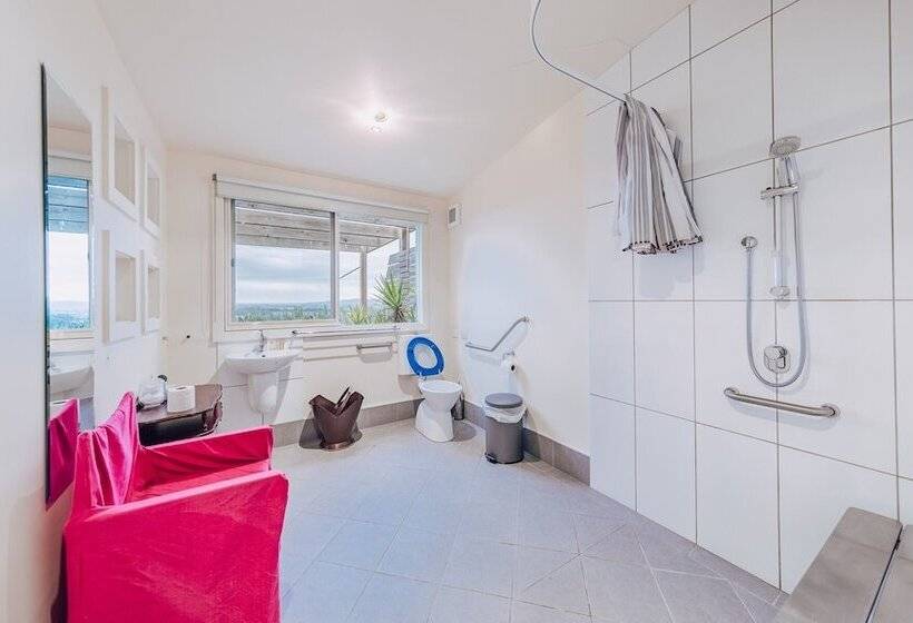 Outlook Hill Vineyard Cottages