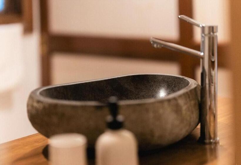 Palm Grove Rainforest Retreat