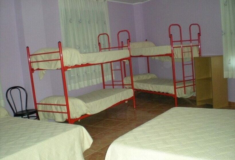 فندق صغير Campamento Los Tres Picos De La Vera