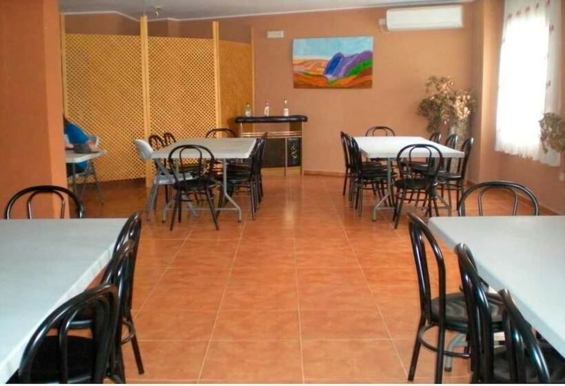 فندق صغير Campamento Los Tres Picos De La Vera