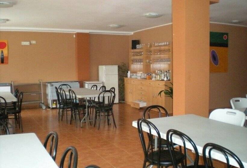 فندق صغير Campamento Los Tres Picos De La Vera