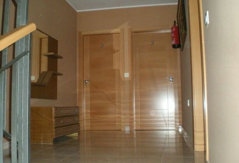 فندق صغير Campamento Los Tres Picos De La Vera