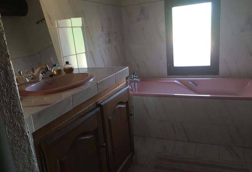 مبيت وإفطار La Tramontane