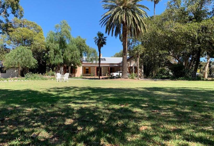 Bed and Breakfast Bungala House