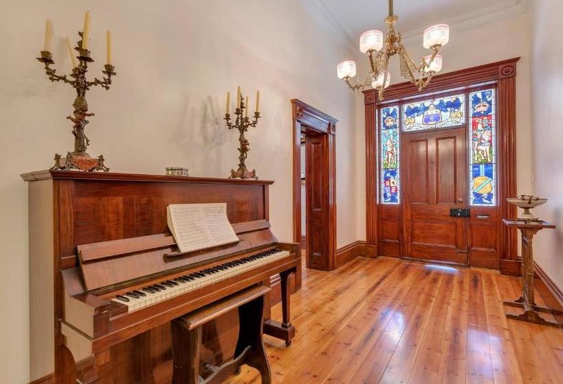 Bed and Breakfast Bungala House