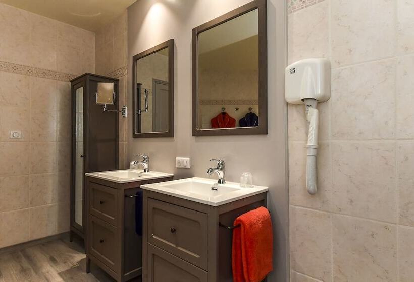 مبيت وإفطار La Correrie