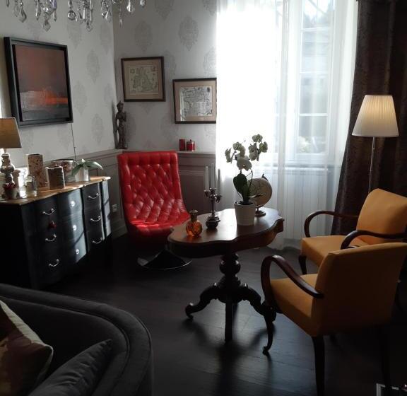 ベッドアンドブレックファースト La Glycine Blanche