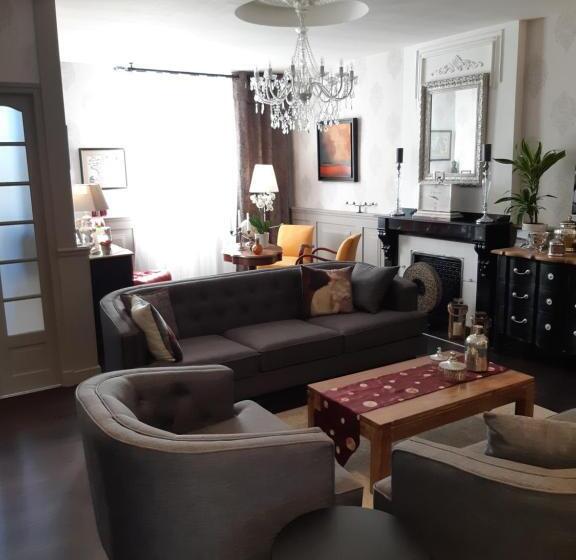 ベッドアンドブレックファースト La Glycine Blanche