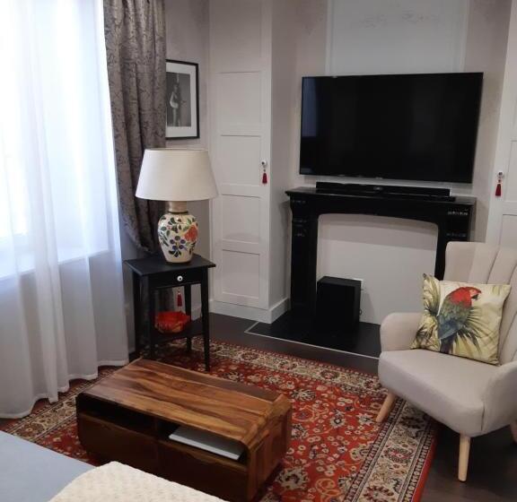 ベッドアンドブレックファースト La Glycine Blanche