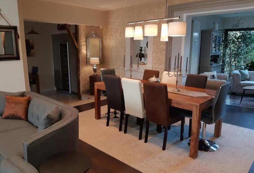 ベッドアンドブレックファースト La Glycine Blanche