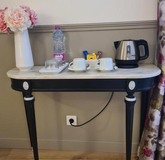 ベッドアンドブレックファースト La Glycine Blanche