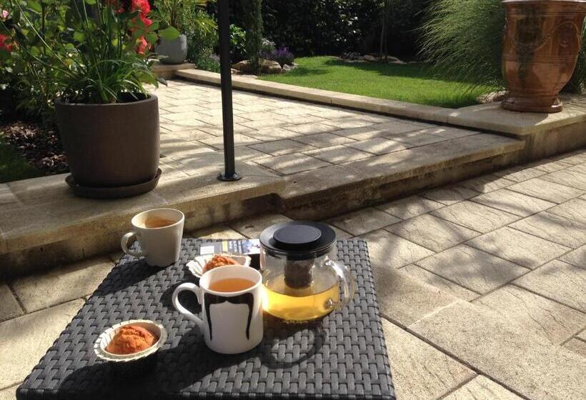 ベッドアンドブレックファースト La Glycine Blanche