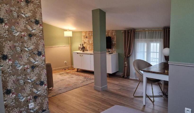 ベッドアンドブレックファースト La Glycine Blanche