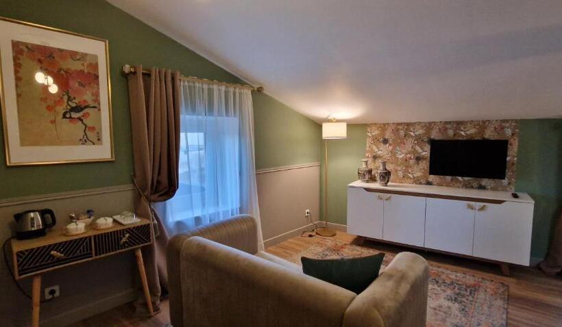 ベッドアンドブレックファースト La Glycine Blanche