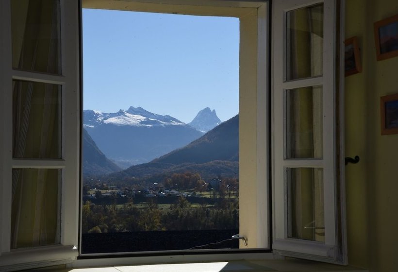 مبيت وإفطار Le Balcon De L'ossau