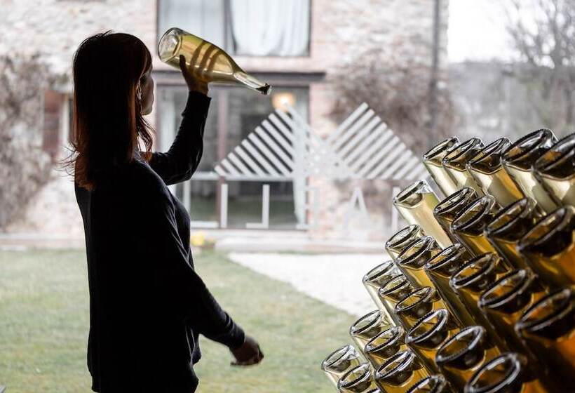 مبيت وإفطار Maeli Winery House