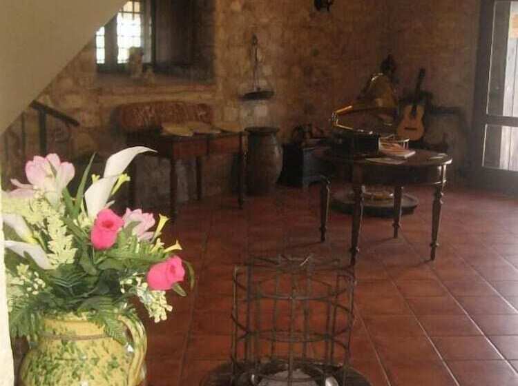 فندق فئة نجمة واحدة L Orecchietta