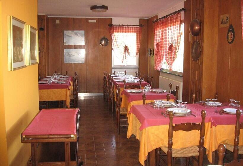 ホテル Albergo Rifugio Monte Cucco