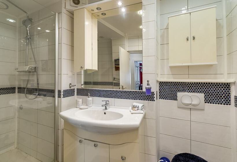 Отель B&b Afrodita