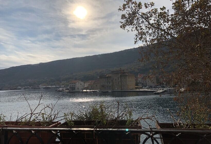 Отель B&b Afrodita