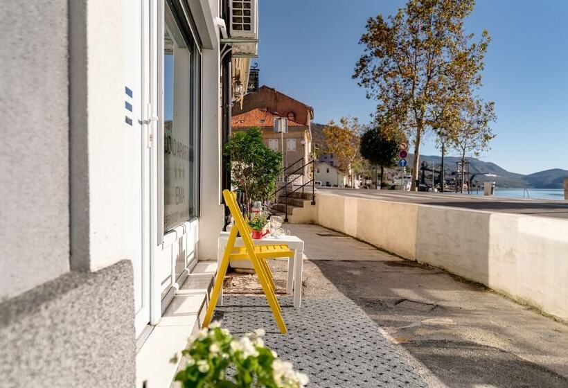 Отель B&b Afrodita