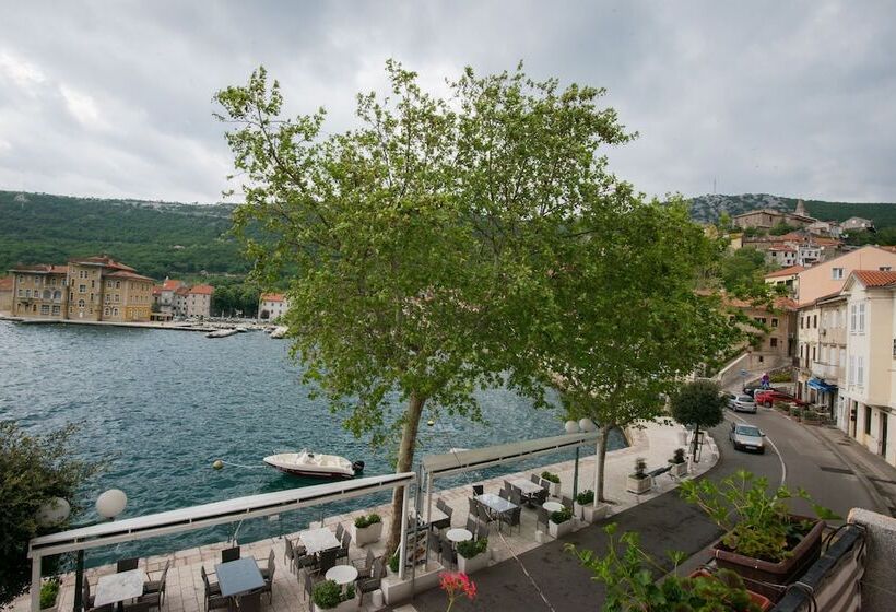 Отель B&b Afrodita