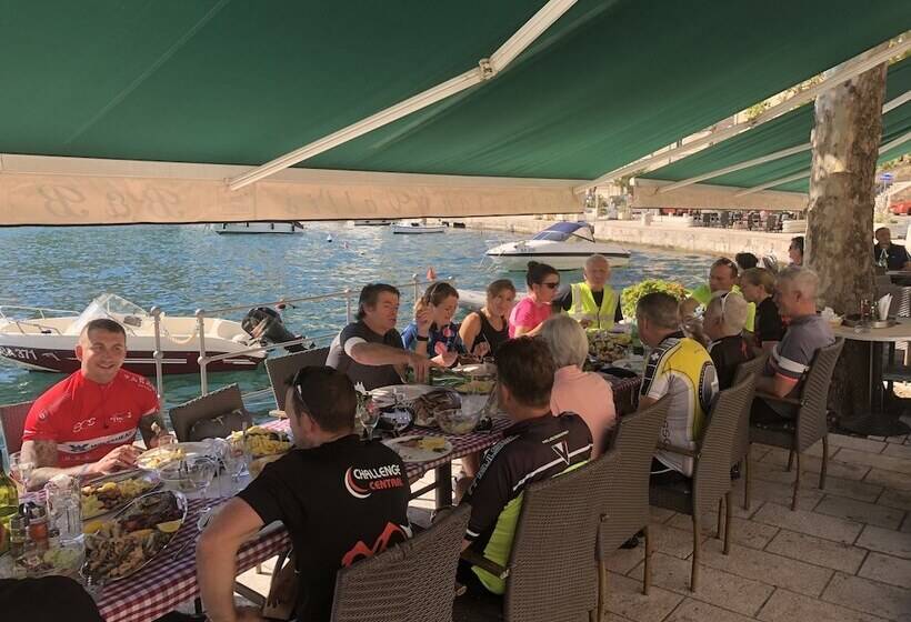 Отель B&b Afrodita