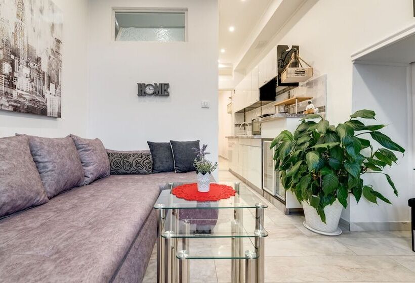 Отель B&b Afrodita