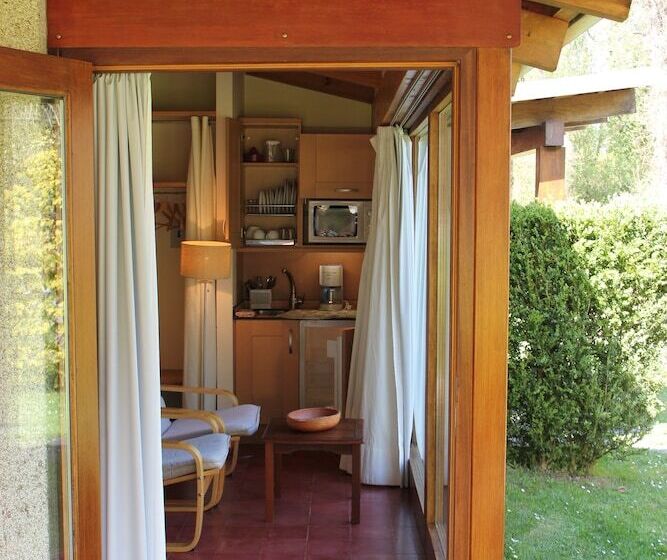 Отель Bungalow Camping Los Manzanos