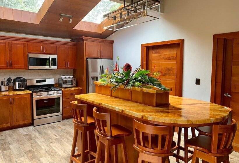 فندق Epic Adventure Lodge