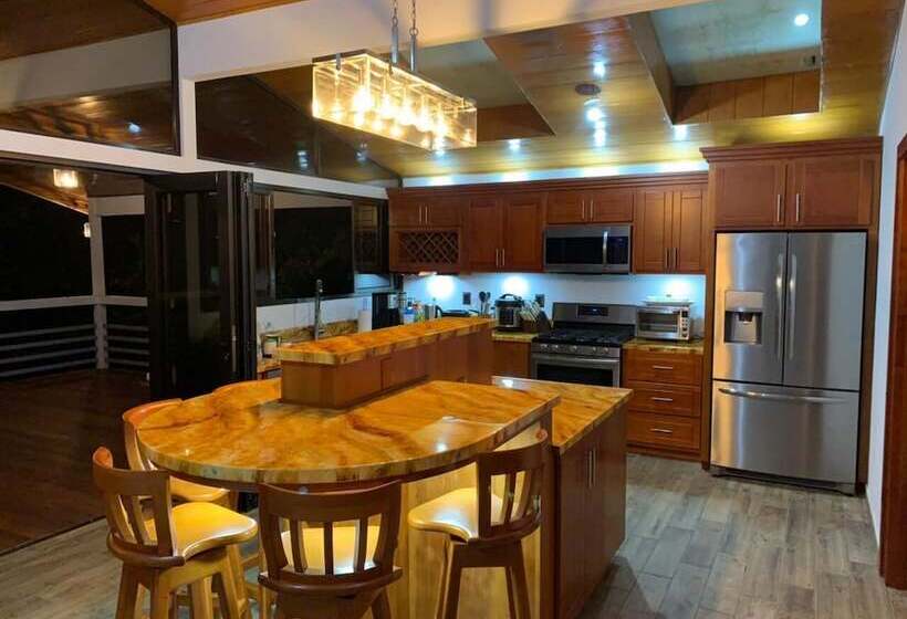 فندق Epic Adventure Lodge