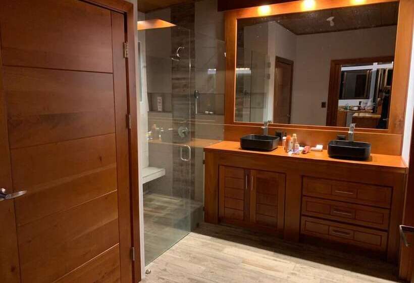 فندق Epic Adventure Lodge