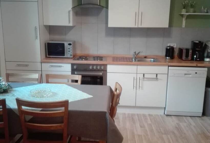 호텔 Ferienwohnung Schmitz